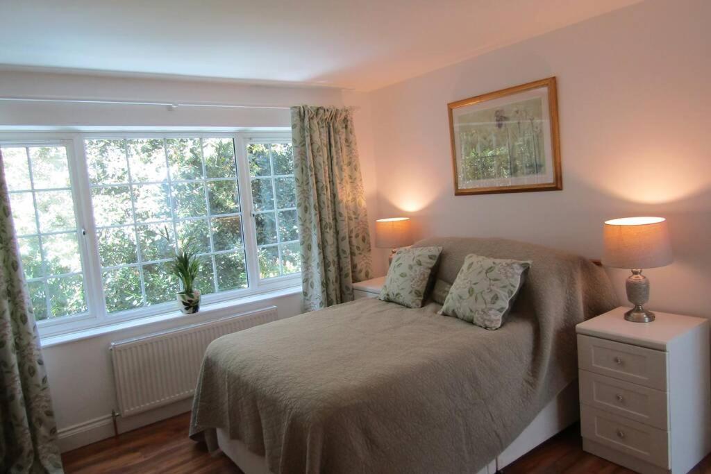 Lovely Spacious Cottage Near The Coast Сейнт Остел Екстериор снимка