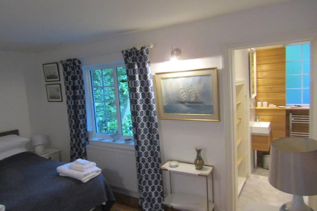 Lovely Spacious Cottage Near The Coast Сейнт Остел Екстериор снимка