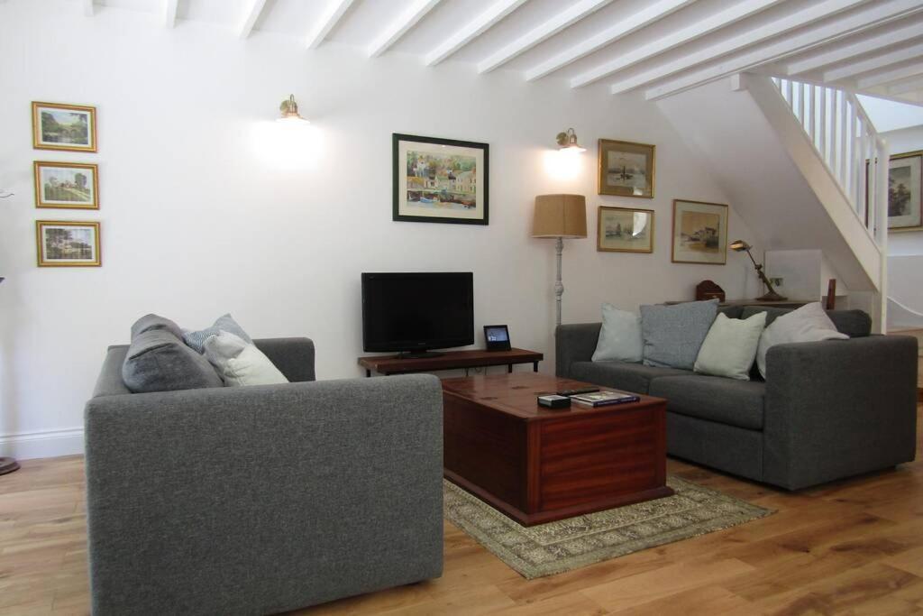 Lovely Spacious Cottage Near The Coast Сейнт Остел Екстериор снимка